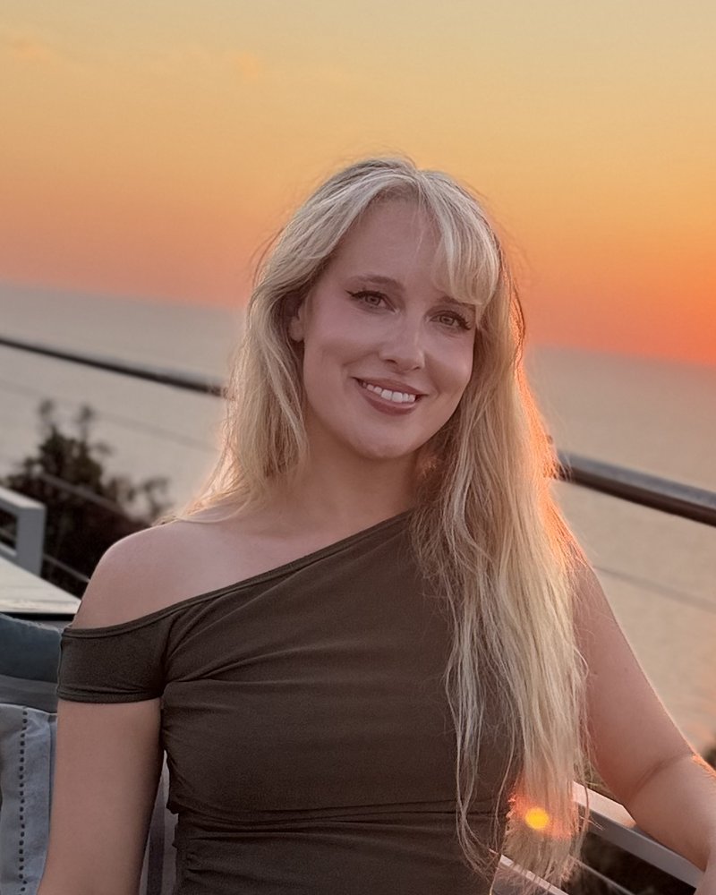 Portrait of Dr Olivia Hamlin